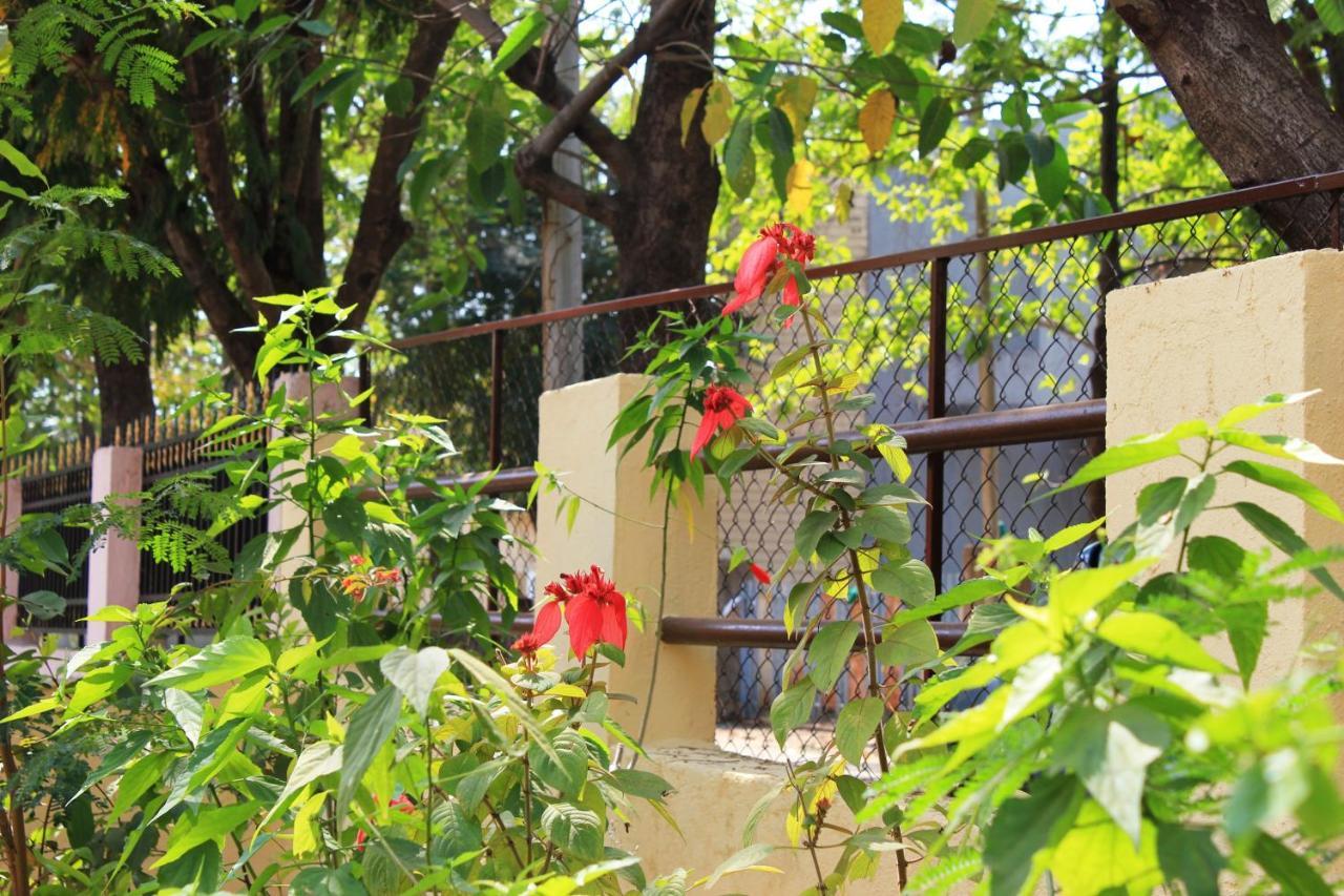 Karjat Villa Luaran gambar